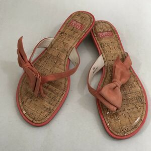Simply Pelle Suede Bow Toe Thongs Sandals